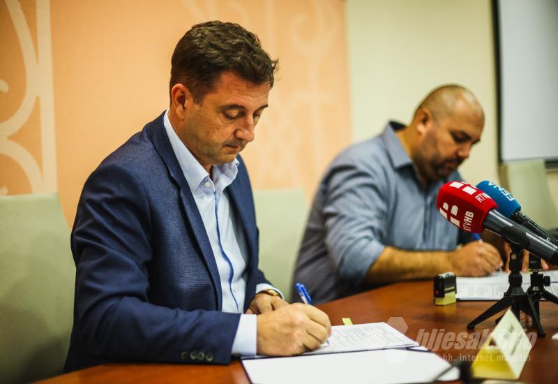Mario Kordić i Ivica Bošnjak potpisali Ugovor o izgradnji prometnice S3 u naselju Bijeli brijeg - Stanovnici Bijelog brijega bi konačno mogli prometno 